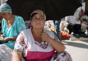 central asia uzbekistan stefano majno woman market.jpg